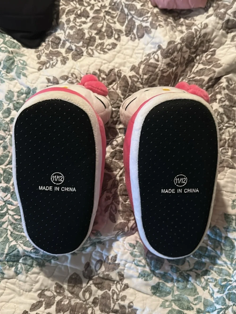 Girls 11/12 Hello Kitty Slippers